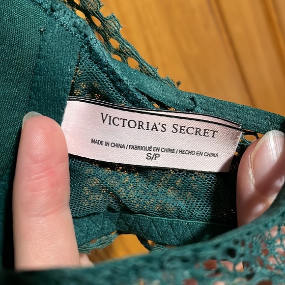 Victoria’s Secret Razorback Bralette with permanent padding - Picture 3 of 4